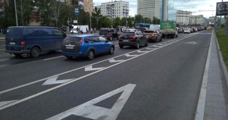 кому можно двигаться по выделенной полосе