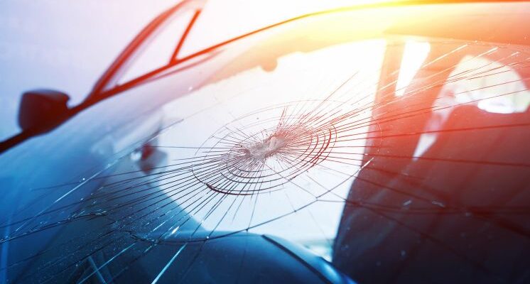 как убрать сколы на лобовом стекле